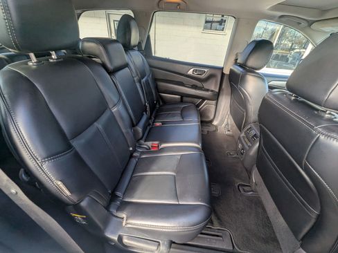 Used 2018 Nissan Pathfinder SL w/ SL Premium Package AWD/4WD image 22