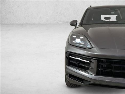 Used 2025 Porsche Cayenne image 12