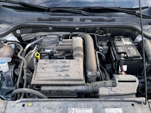 Used 2017 Volkswagen Jetta SE image 10