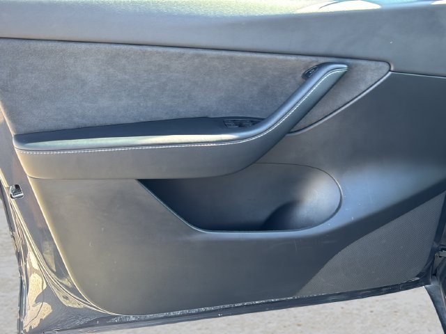 Used 2022 Tesla Model Y Long Range AWD/4WD image 20