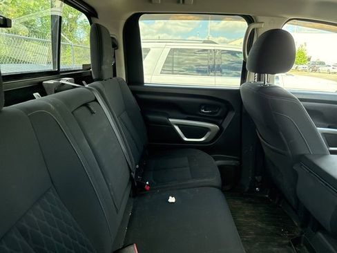 Used 2017 Nissan Titan SV image 3