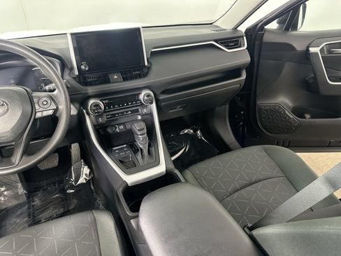 Used 2025 Toyota RAV4 XLE FWD image 19