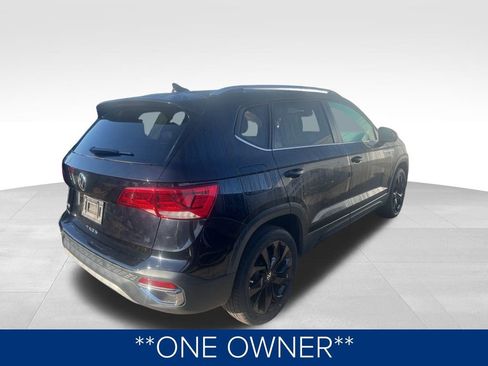 Used 2023 Volkswagen Taos SE w/ Panoramic Sunroof Package image 2