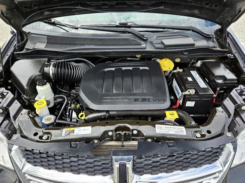 Used 2019 Dodge Grand Caravan SXT image 50