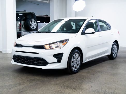 Used 2023 Kia Rio S image 3