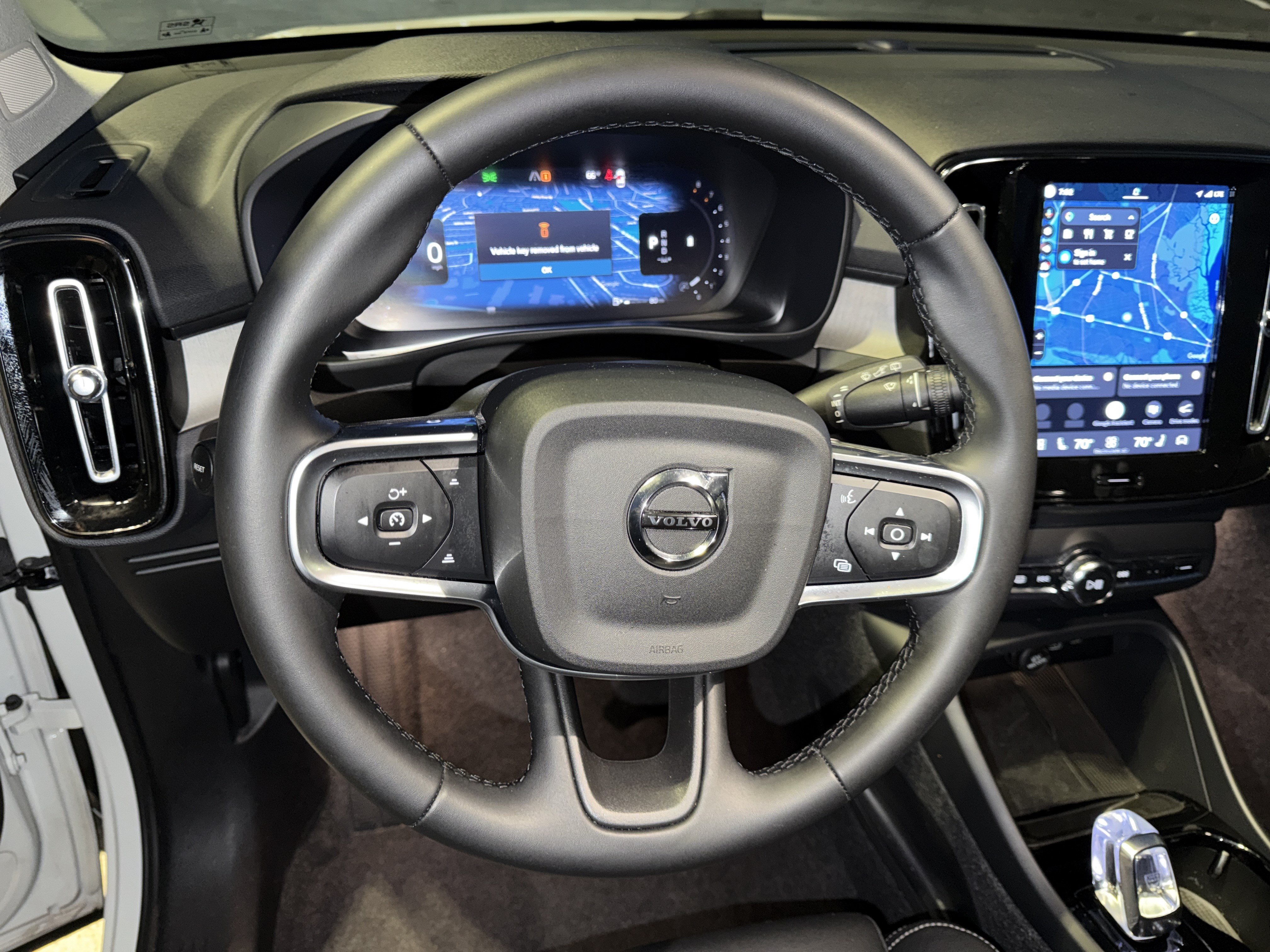 Certified 2025 Volvo XC40 B5 Plus AWD/4WD image 13