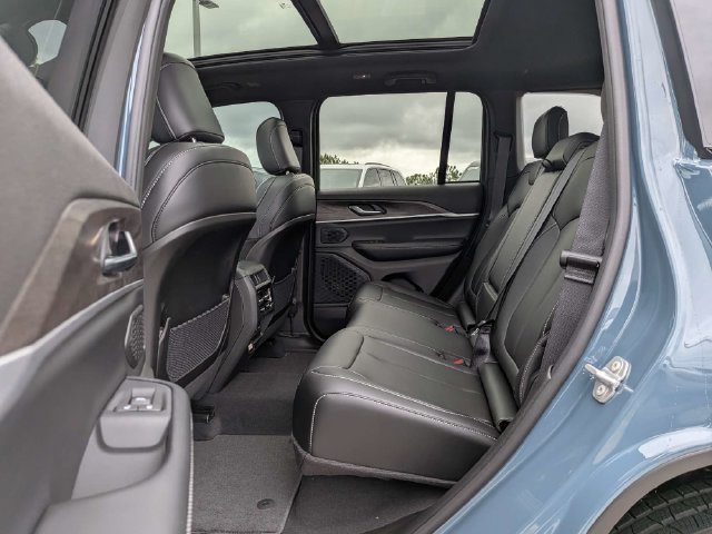 New 2027 Jeep Grand Cherokee Limited w/ Limited Altitude Package RWD image 15