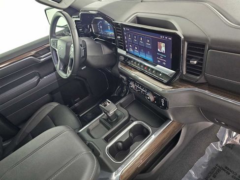 Used 2024 Chevrolet Silverado 1500 LT Trail Boss w/ LT Trail Boss Premium Package image 11