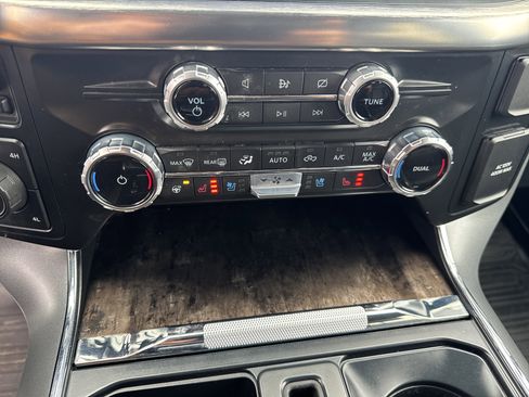 Used 2022 Ford F150 Lariat w/ Equipment Group 502A High image 30