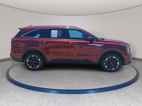 Used 2024 Kia Sorento S w/ Panoramic Sunroof Package FWD image 4
