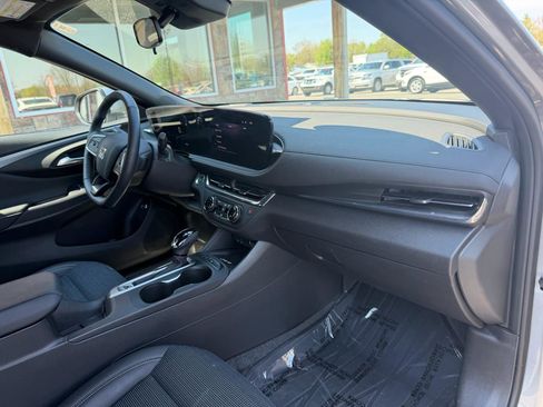 Used 2025 Buick Envista Preferred w/ Convenience I Package image 21