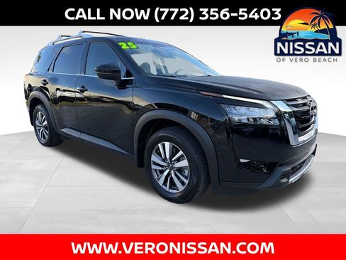 Certified 2025 Nissan Pathfinder SL AWD/4WD image 1