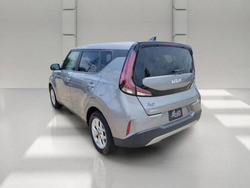 Used 2023 Kia Soul LX w/ LX Technology Package FWD image 6