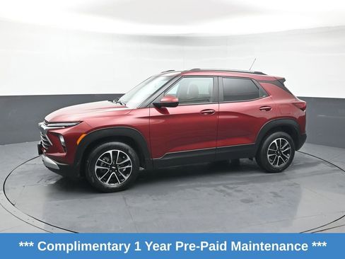 Used 2024 Chevrolet TrailBlazer LT image 2