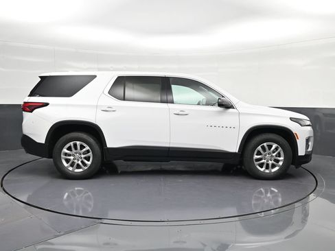 Used 2023 Chevrolet Traverse LS FWD image 4