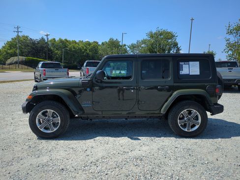 Used 2024 Jeep Wrangler Unlimited AWD/4WD image 7