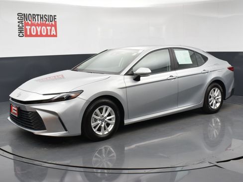 Used 2025 Toyota Camry LE image 8