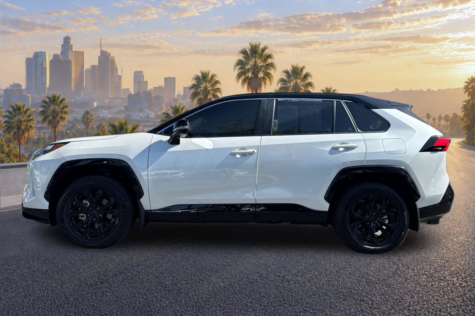 Used 2023 Toyota RAV4 XSE AWD/4WD image 8