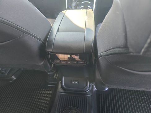 Used 2023 Toyota Highlander LE FWD image 15