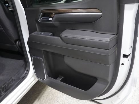 Used 2023 Chevrolet Silverado 1500 LT AWD/4WD image 21
