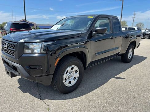 Used 2022 Nissan Frontier S RWD image 2
