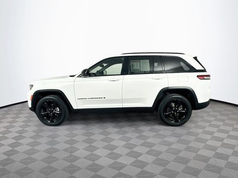 Certified 2023 Jeep Grand Cherokee Altitude AWD/4WD image 7