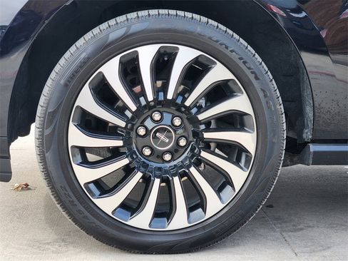 Used 2022 Lincoln Navigator Black Label image 11
