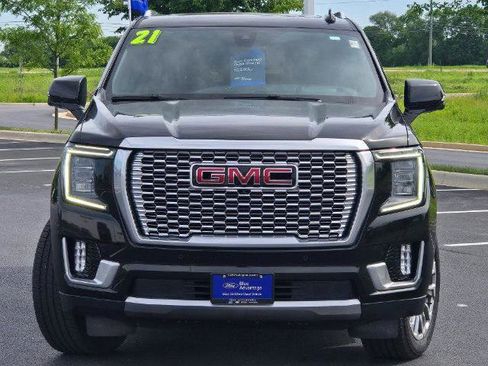 Used 2021 GMC Yukon Denali w/ Denali Premium Package AWD/4WD image 3