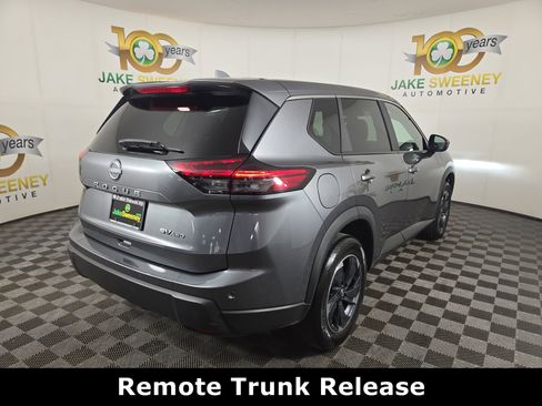 Used 2024 Nissan Rogue SV image 9