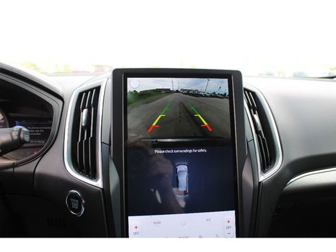 Used 2023 Ford Edge Titanium image 34