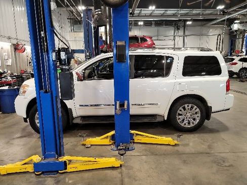 Used 2015 Nissan Armada Platinum w/ 2nd Row Captain Seat Package AWD/4WD image 4