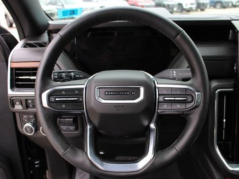 Used 2025 GMC Yukon Denali w/ Sun & Power Step Package image 13