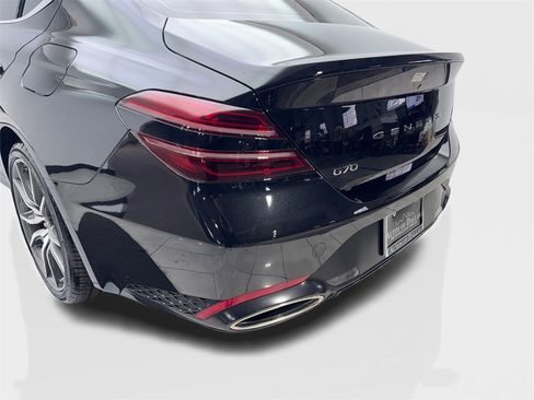 Used 2025 Genesis G70 2.5T image 19