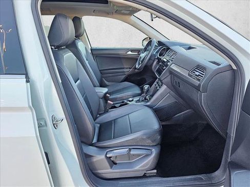 Used 2020 Volkswagen Tiguan SE image 22