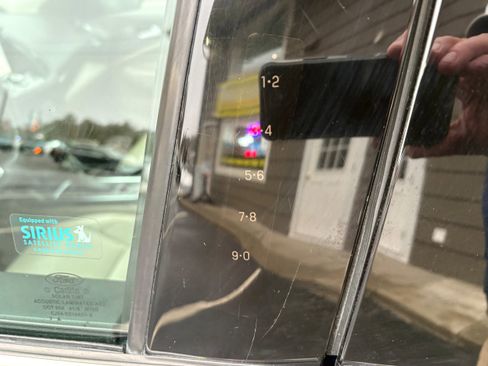 Used 2017 Ford Escape Titanium image 10