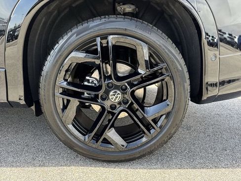 New 2026 Volkswagen Tiguan SE R-Line FWD image 32