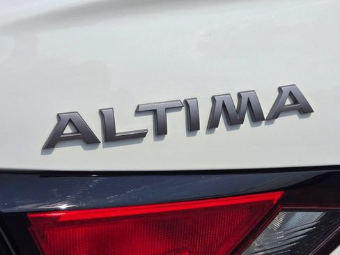 Used 2025 Nissan Altima 2.5 SV w/ SV Premium Package FWD image 16