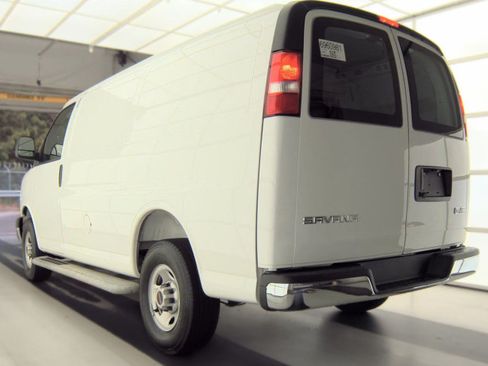 Used 2025 GMC Savana 2500 w/ Driver Convenience Package RWD image 3
