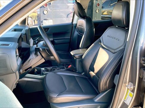 Certified 2025 Ford Maverick Lariat w/ Black Appearance Package image 7