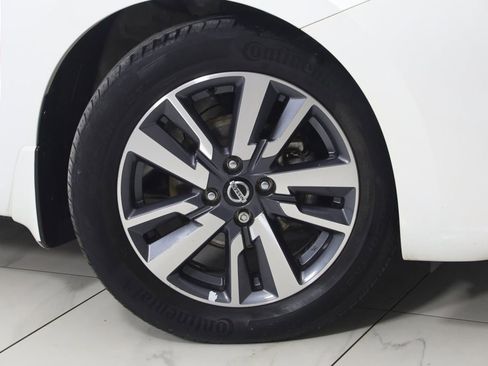 Used 2020 Nissan Versa SV image 12