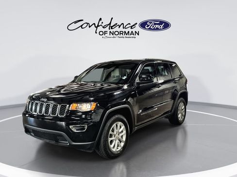 Used 2022 Jeep Grand Cherokee Laredo E w/ Security & Convenience Group AWD/4WD image 3