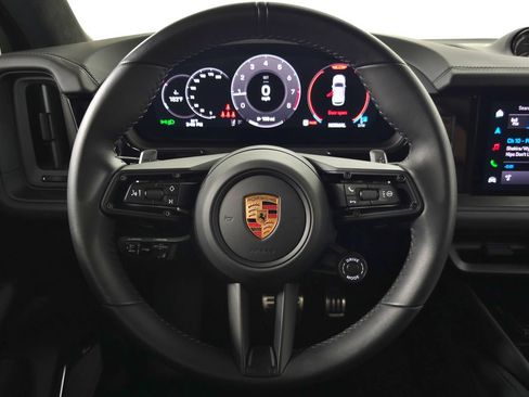 Used 2025 Porsche Cayenne GTS AWD/4WD image 21