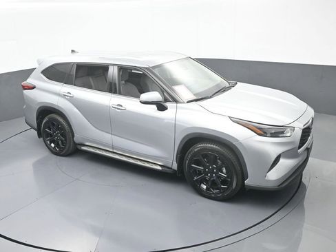 Used 2022 Toyota Highlander L image 54