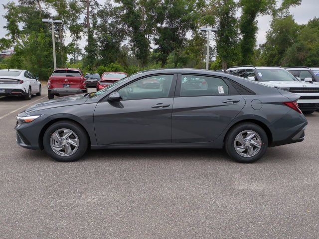 Used 2026 Hyundai Elantra SE FWD image 8