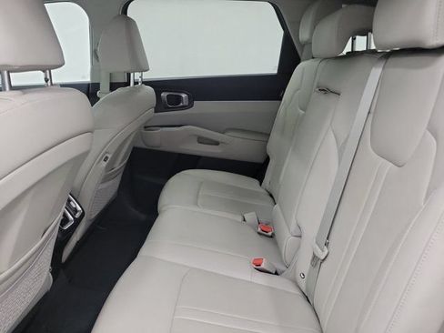 Used 2024 Kia Sorento S w/ Panoramic Sunroof Package FWD image 12
