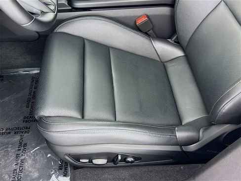 Used 2024 Porsche Taycan image 13