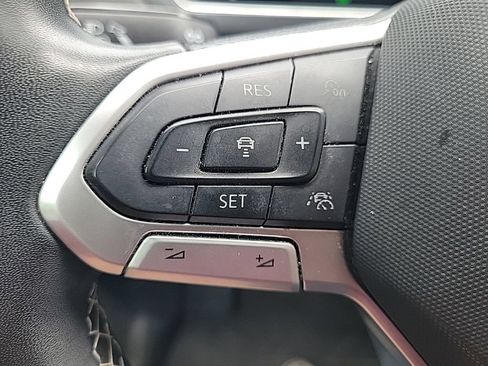 Used 2022 Volkswagen Tiguan SE AWD/4WD image 19