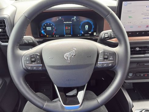 Certified 2025 Ford Bronco Sport Outer Banks w/ Outer Banks Tech Package+ AWD/4WD image 18