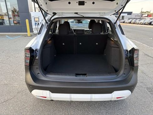 Used 2025 Nissan Kicks SV w/ SV Premium Package AWD/4WD image 8
