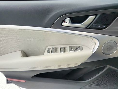 Used 2025 Genesis G70 2.5T w/ Sport Prestige Package image 34